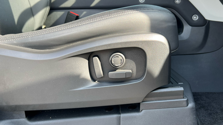 Land Rover Defender 3.0 D250 X-Dynamic SE 90 3dr Auto Diesel Estate